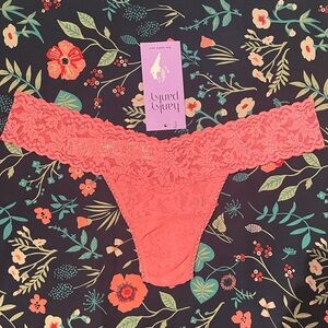 NWT Hanky Panky Guava Pink Signature Lace Low Rise Thongs